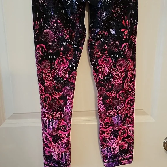 243. Lululemon Wunder Under High Rise Tight - Picture 3 of 9